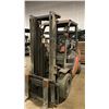 Image 5 : TOYOTA SAS 30 FORKLIFT (PROPANE) - 2 STAGE MAST, STANDARD FORKS, SIDE SHIFT, SOLID TIRES,