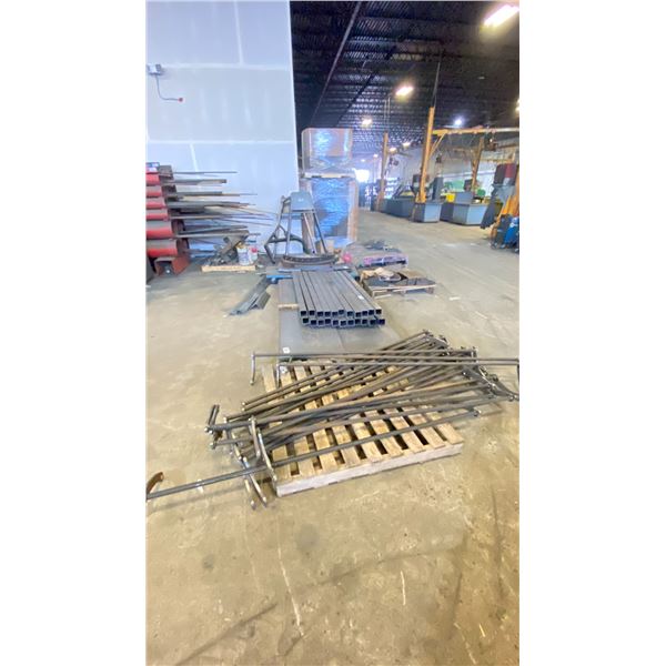 ASSORTED METAL MATERIAL & PARTS VARYING IN SIZE/LENGTHS INCLUDING STEEL RODS, SQUARE TUBING, SCRAP,