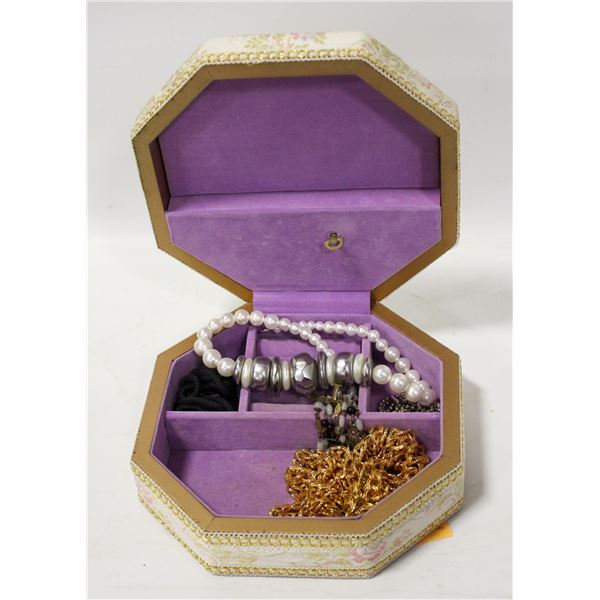 VINTAGE ESTATE JEWELLERY BOX W CONTENTS