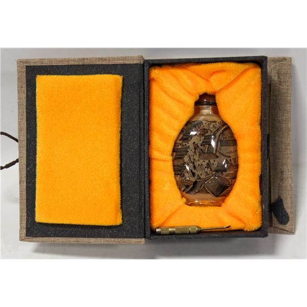 PAINTED ASIAN OPIUM / SNUFF BOTTLE WITH CASE