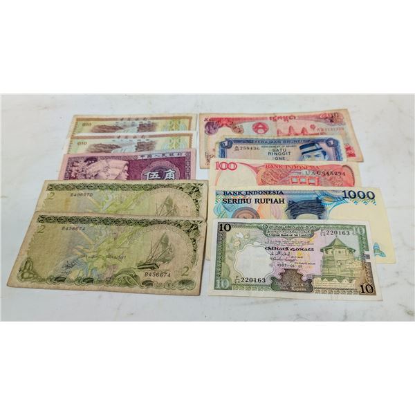 10 ASSORTED VINTAGE FOREIGN PAPER BILLS