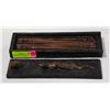 Image 1 : HAND CARVED GHEKO BOX W CHOPSTICKS
