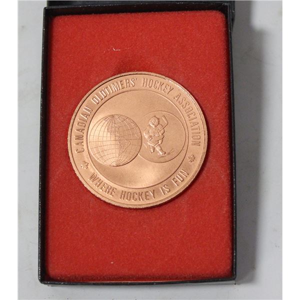 1982 OLD-TIMERS HOCKEY MEDAL WITH CASE