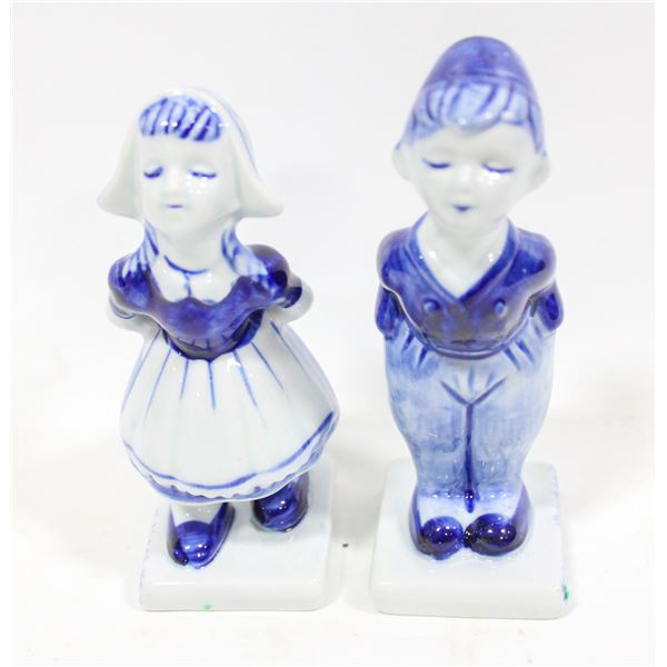 HAND PAINTED KISSING SALT PEPPER SHAKERS