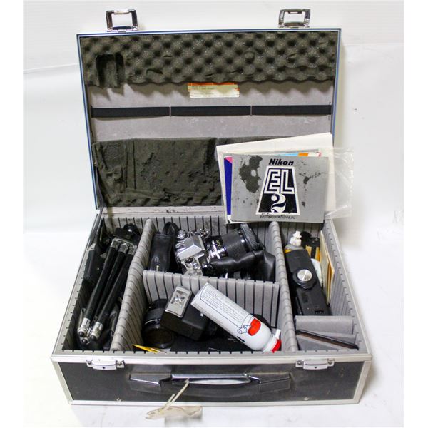 VINTAGE NIKON 35MM CAMERA SET W HARD CASE