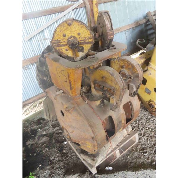 Cat Cable Winch Off a Crawler