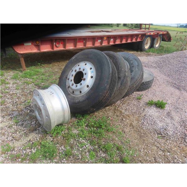 4 Tires: 315/80/R22.5 + 5 Alcoa Rims