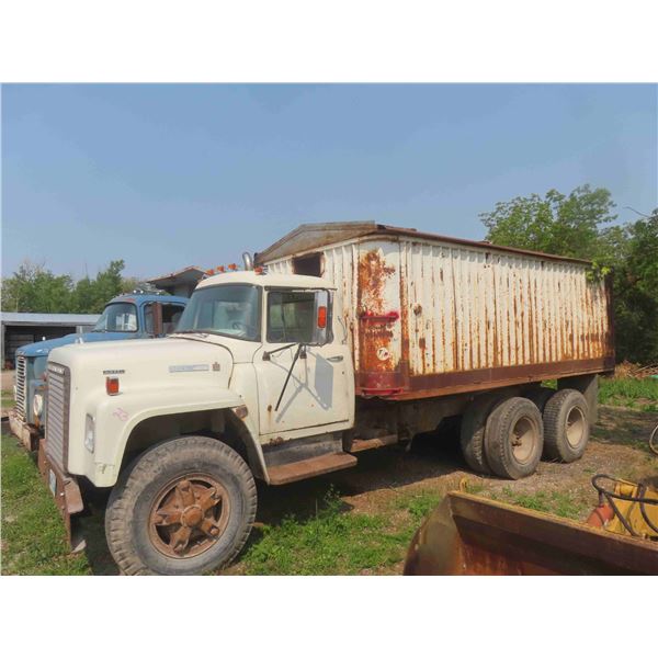 1975 International Loadster 1850 Diesel 8cyl Tandem 16ft Box , 10 Speed, Drill Fill Hydraulics, Roll