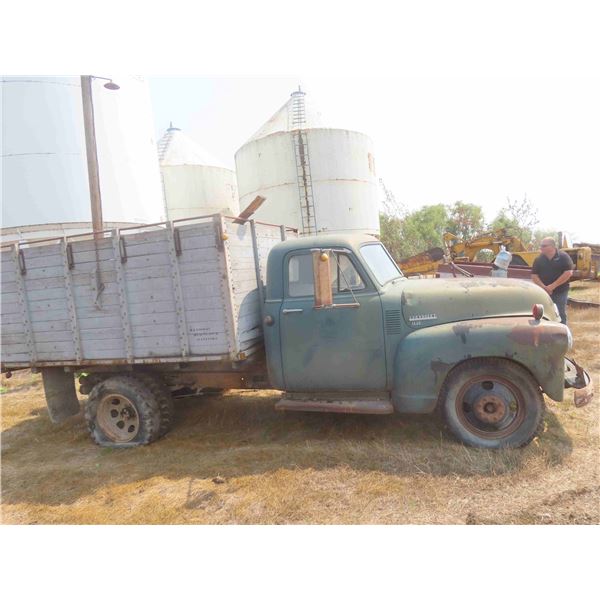 1951 Chevrolet 1430 1 Ton Dually 9 1/2ft Box + Hoist , Stored in 