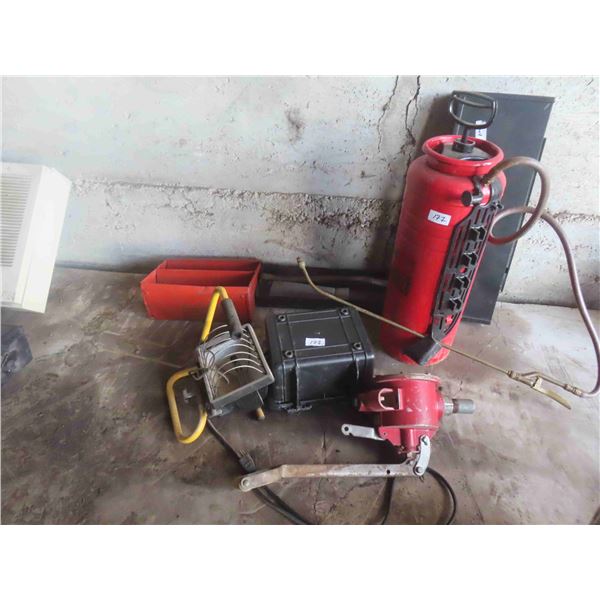 Halogen Light, Sliptank Pump, Tool Tray & Yard 