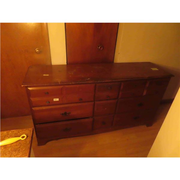 Dresser 30"x 59"W x 17"D 6 Drawers