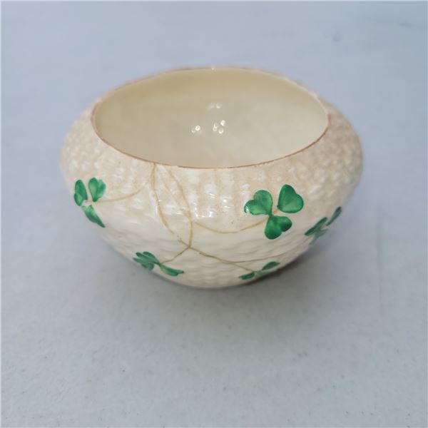 Vtg Belleek shamrock Sugar Bowl - 3rd Mark - 1926-1946