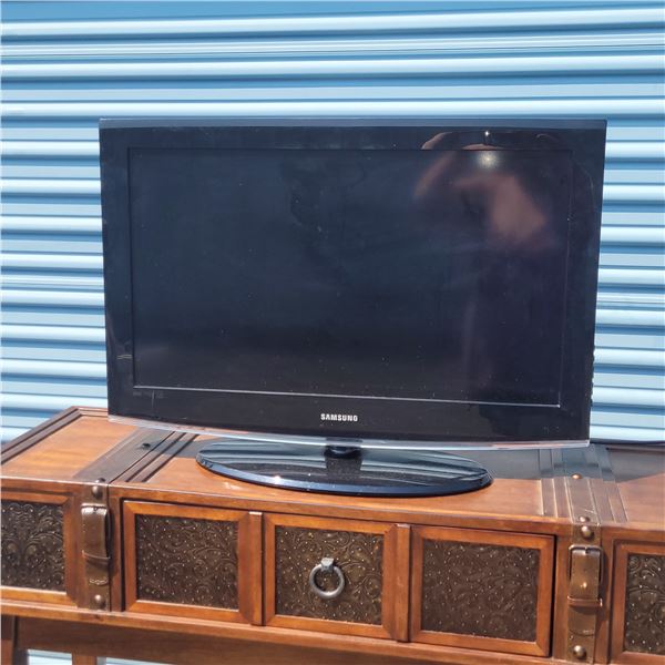 Samsung TV Model LN32B360C5D, No Remote - Untested