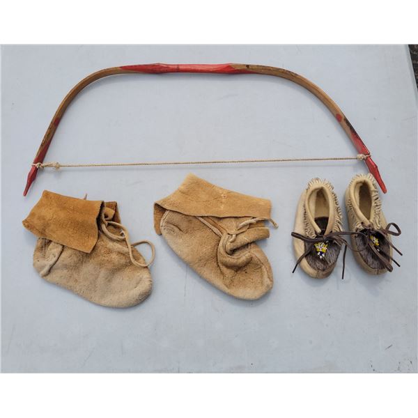 Vintage Leather Mocassins, Smaller size has seal fure on it, Old Childrens Bow