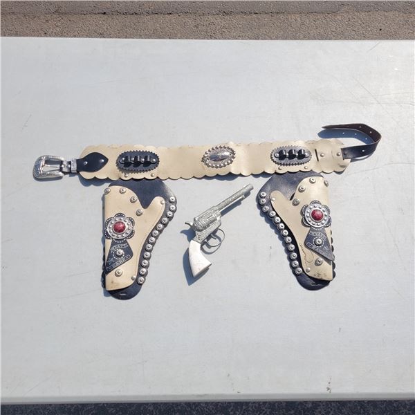 Vintage Children's Toy Wyatt Earp Gun Holster Belt with Young Buffalo Bill Cap Gun
