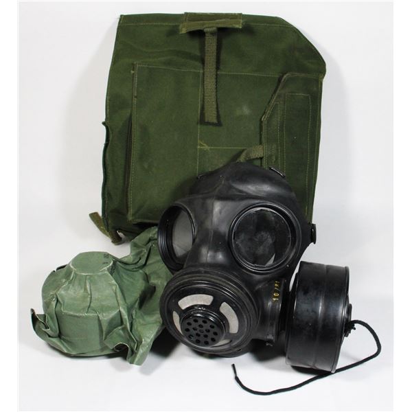 #108 CANADA C3 GAS MASK COLD WAR ERA W/FILTER+BAG