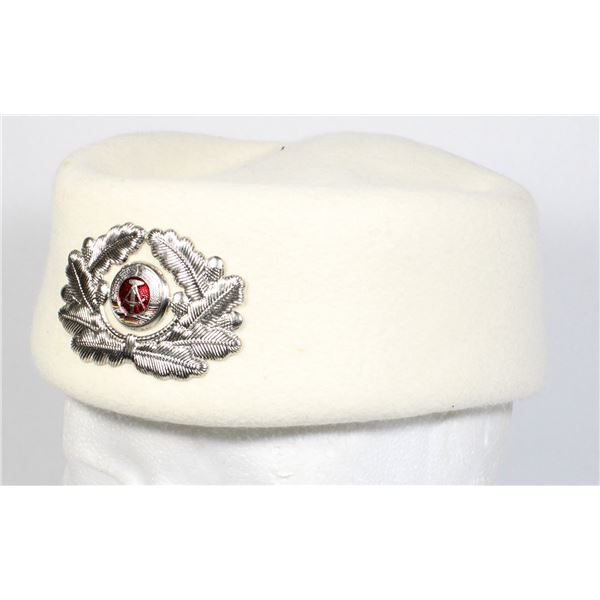 #124  EAST GERMAN FILZKAPPEN FEMALE PEOPLES POLICE