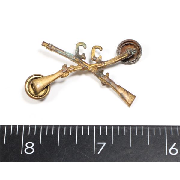 #170 WW1 US ARMY INFANTRY CROSSED RIFLES GG BADGE