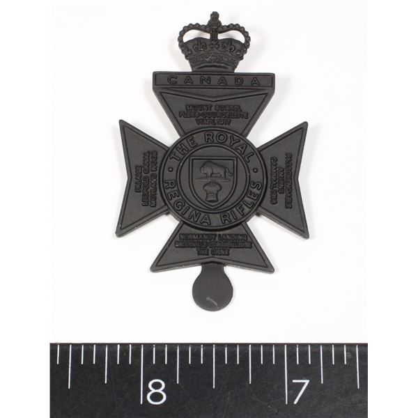 #180 CANADA REGINA RIFLE REGIMENT CAP BADGE