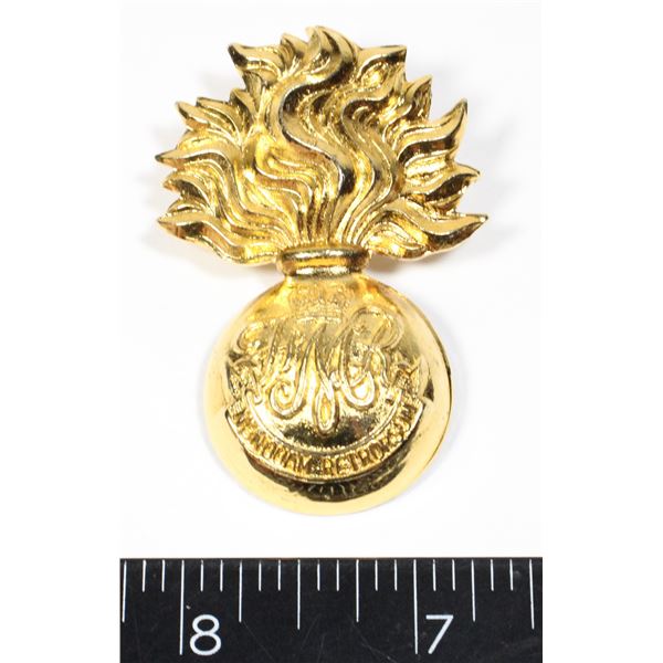 #188 LES FUSILIERS MONT-ROYAL CAP BADGE CANADIEN