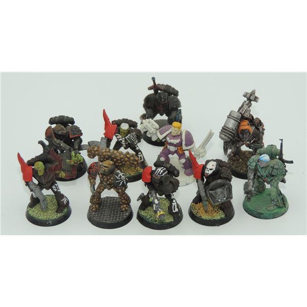 #292 WARHAMMER 40K PAINTED PLASTIC FIGURE LOT