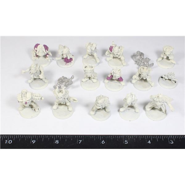 #307 WARHAMMER 40K SPACE ORKS LOT OF 17 FREEBOOTER