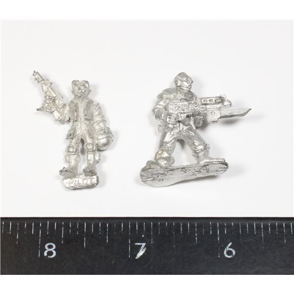 #329  WARHAMMER 40K INFANTRY FIGURES LOT OF 2