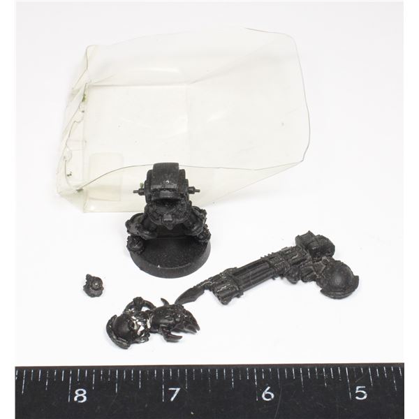 #335 WARHAMMER 40K CHAOS TERMINATOR WITH PARTS