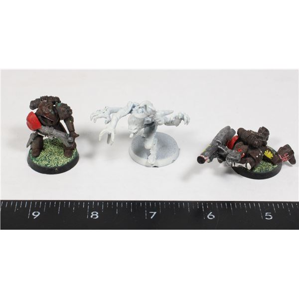#349 WARHAMMER 40K LOT OF 3 PLASTIC FIGURES