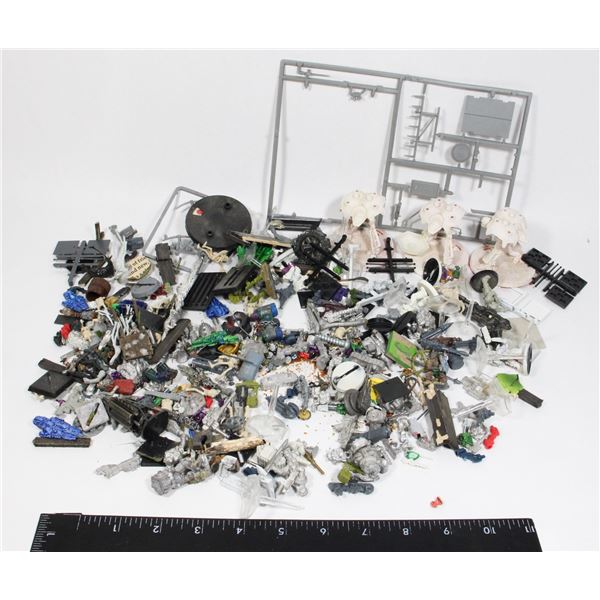 #357 GIANT LOT WARHAMMER 40K PARTS PIECES FIGURES