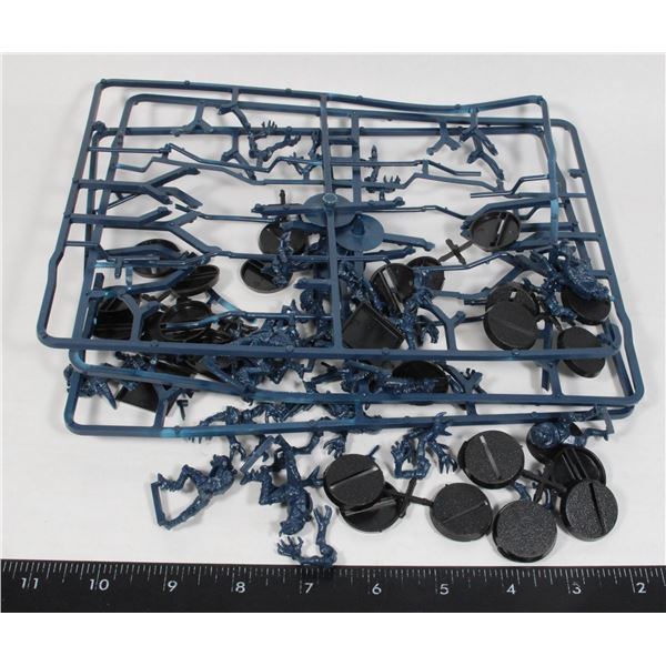 #361 WARHAMMER 40K TYRANNIDS FIGURES + PIECES