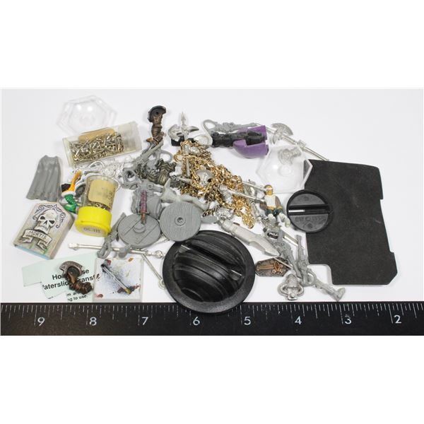 #369 WARHAMMER / WARHAMMER 40K PARTS PIECES LOT