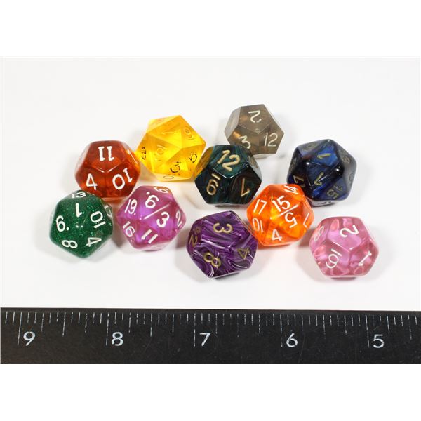 #425 LOT 10 RPG VINTAGE GAME DICE VARIOUS COLORS