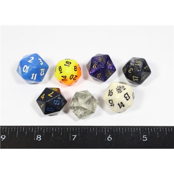 #426  LOT 7 RPG VINTAGE GAME DICE VARIOUS COLORS