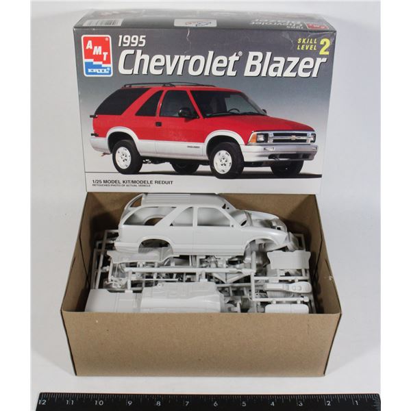 #653 AMT ERTL 1:25 1995 CHEVROLET BLAZER MODEL KIT