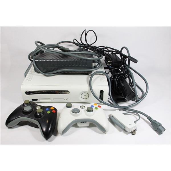 #727 XBOX 360 SYSTEM 2 CONTROLLERS KINECT +CORDS