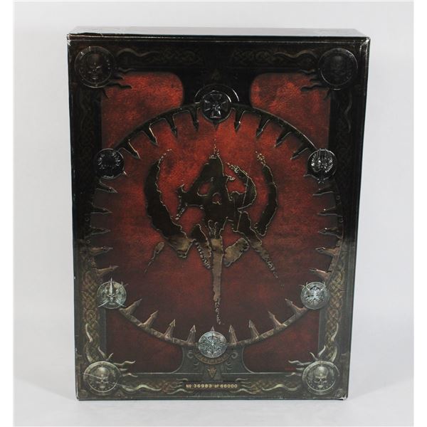 #735 WARHAMMER ONLINE COMIC AND ART BOOK IN BOX