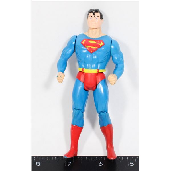 #824 1984 KENNER SUPER POWERS SUPERMAN FIGURE