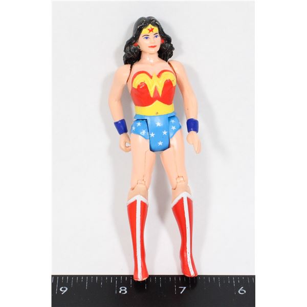 #825 1984 KENNER SUPER POWERS WONDER WOMAN