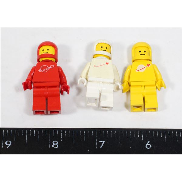 #950 VINTAGE LEGO SPACEMAN ASTRONAUTS RED YELLOW