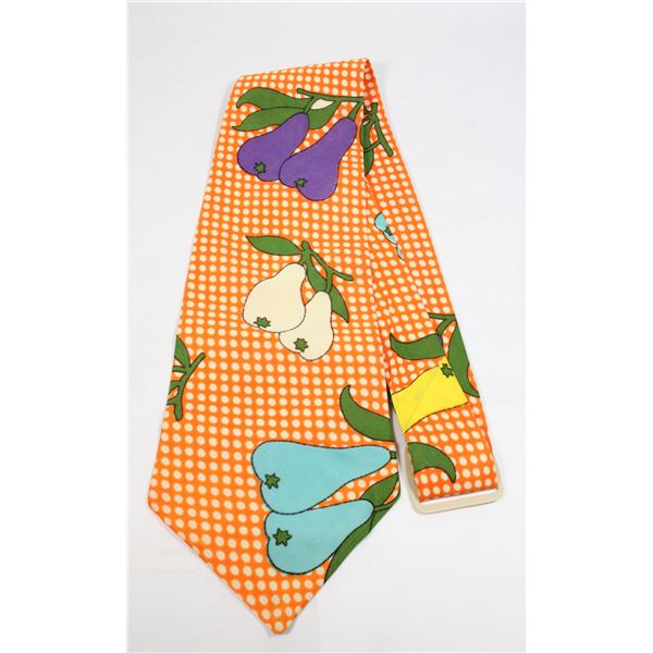 #1027 MEN'S TIE LADY MANHATTAN COUNTRY COUSINS