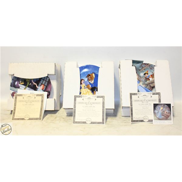 VINTAGE PETER PAN DISNEY PLATE IN BOX SOLD WITH