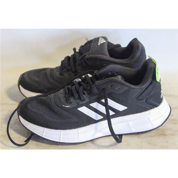 PAIR OF 6.5 ADIDAS RUNNERS