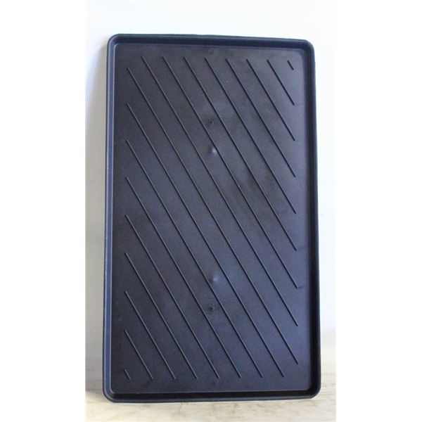 BLACK CAR MAT 24 X 14"