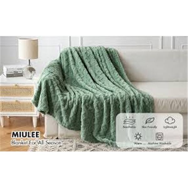 NEW REPACKED MIULEE BLANKET 45 X 45 X 4"