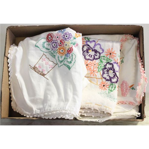 VINTAGE EMBROIDERED LINENS