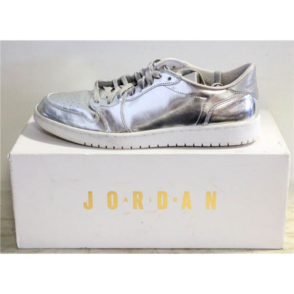 AIR JORDAN 1 RETRO LOW OG P1NNACLE METTALIC SILVER