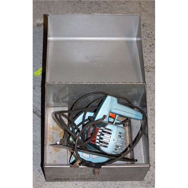 BLACK & DECKER CIRCULAR SAW IN TOOL CASE