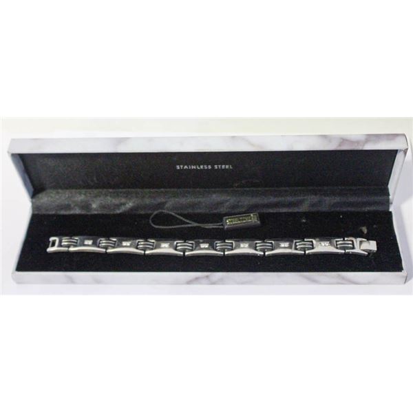 STAINLESS STEEL LINKED BRACELET IN BOX- SIZE 8.5"