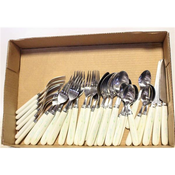 CUTLERY- LOT OF 31 PIECES ASSORTED